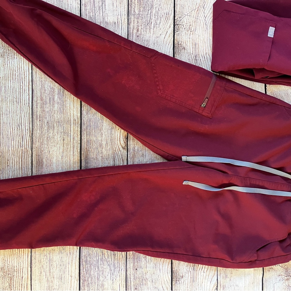 Figs burgundy scrub set xs - Picture 5 of 8
